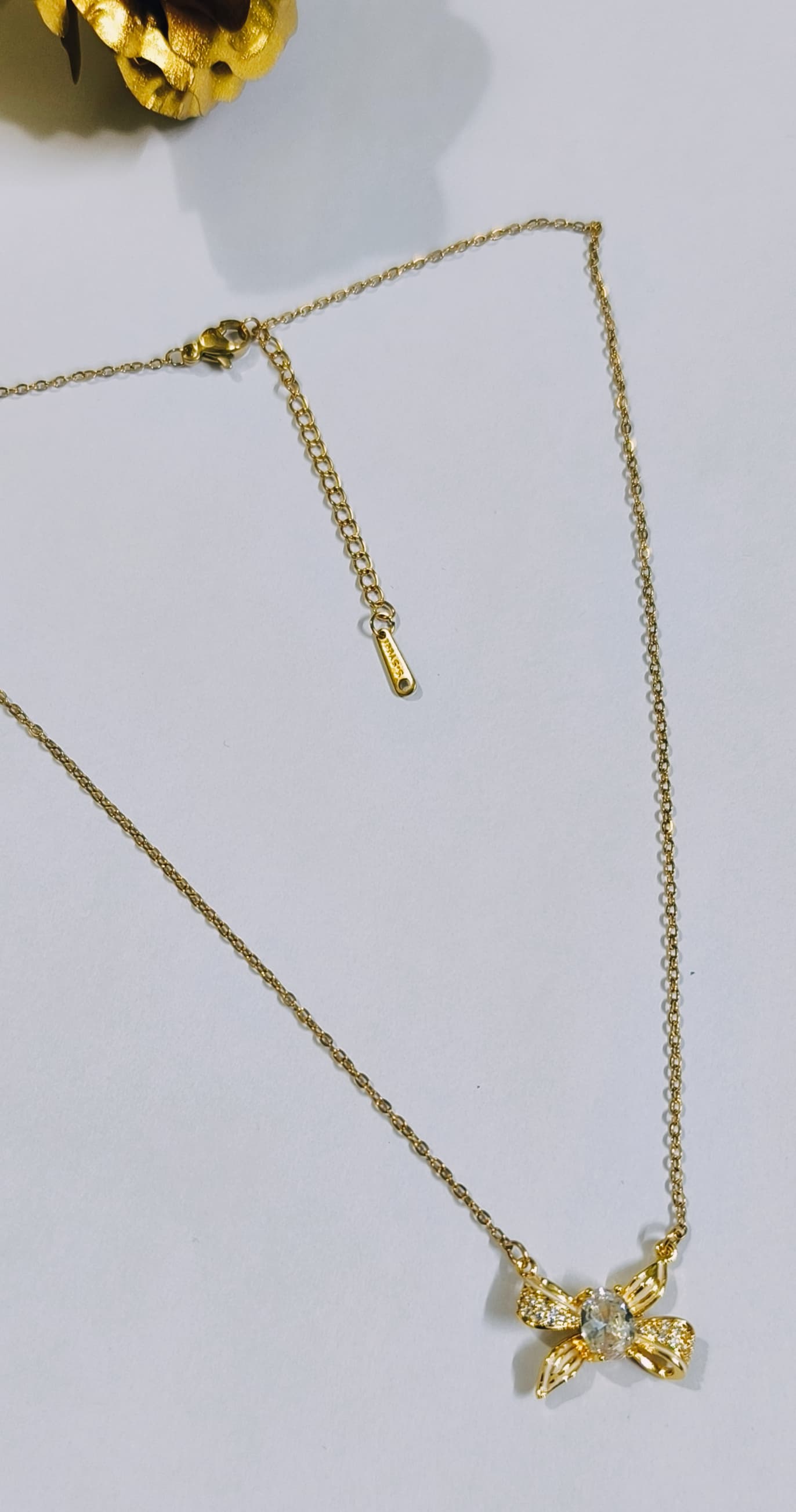 Golden Bow Elegance Necklace – Anti-Tarnish Finish