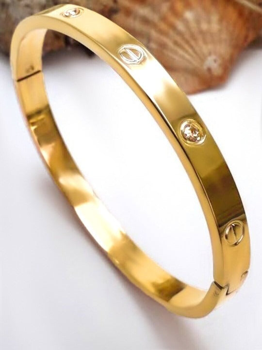 Saiyra 18K Gold-Plated Anti-Tarnish 'Astonishing Love' AD Bracelet